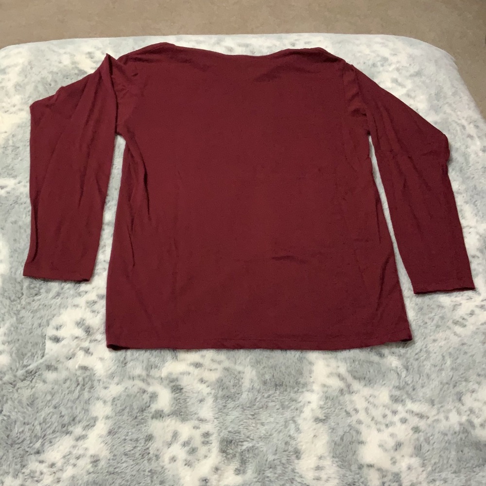 Maroon T-shirt In A World Where You Can Be Anything Be Kind size Medium - Picture 4 of 7